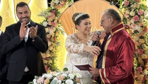 Turgutlu Belediye Başkanı Çetin Akın, Kızı Gülce'nin Nikahını Kıydı